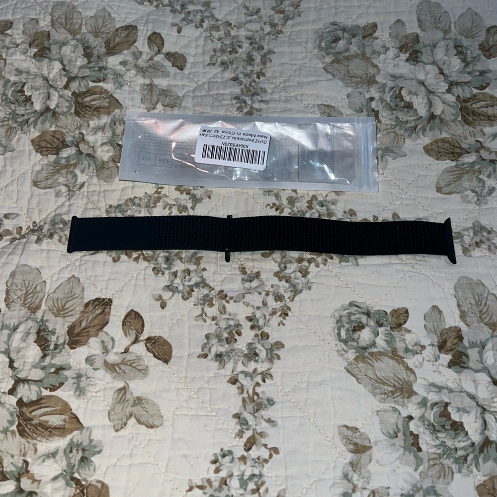 Apple Black Nylon Sport Wristband fits Series 1, 2, 3 42mm